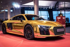 "Choáng" với siêu xe Audi R8 V10 Plus bọc vàng nguyên chất